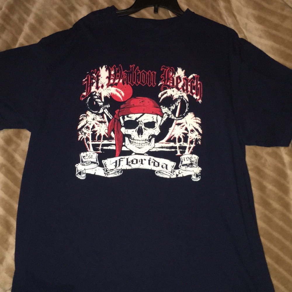 black grafic tee
